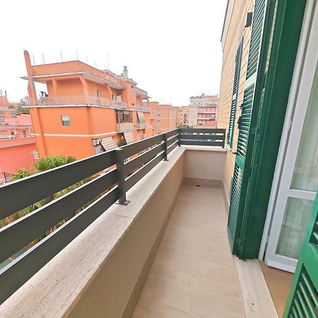 Appartamento Attico Urbano Terrazza Su Roma Metro A Cornelia Esterno foto
